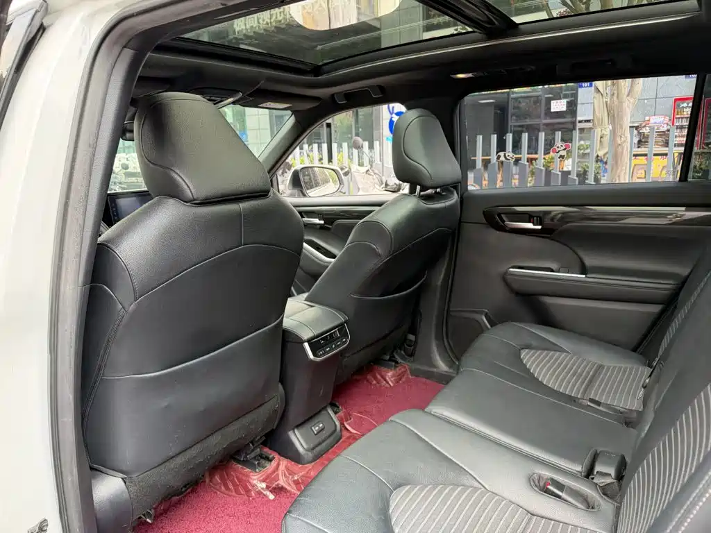 Фото 11 - Toyota Crown Kluger