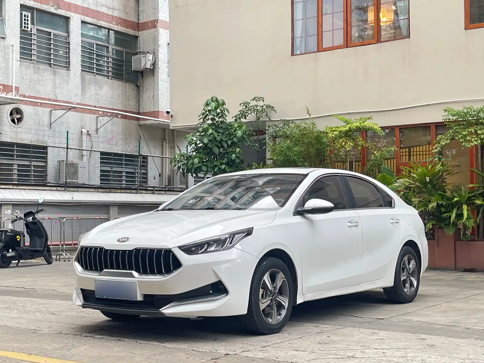 Photo 1 - Kia K3