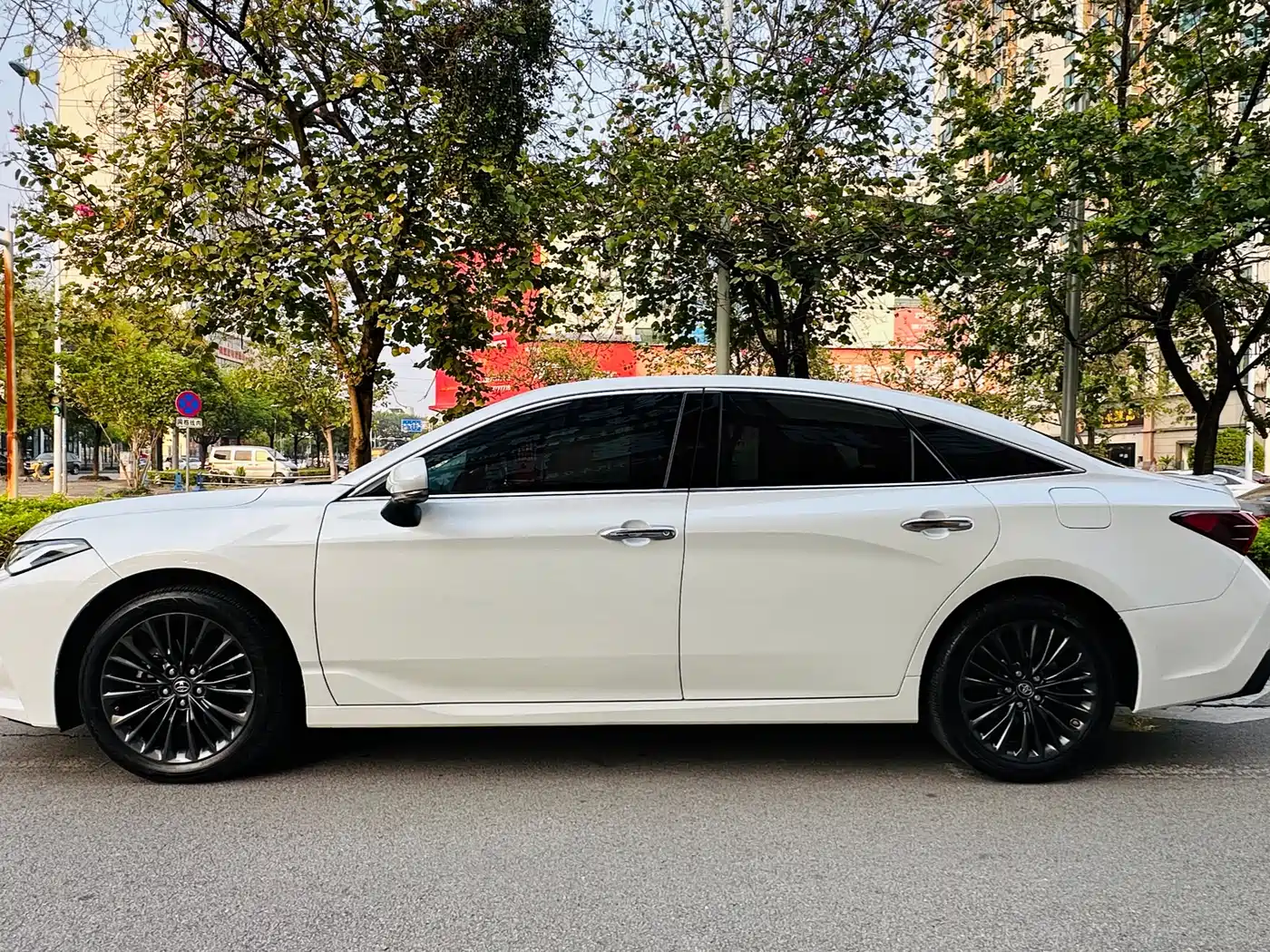 Toyota Avalon 2023 2.5L Touring Premium Edition фото 6