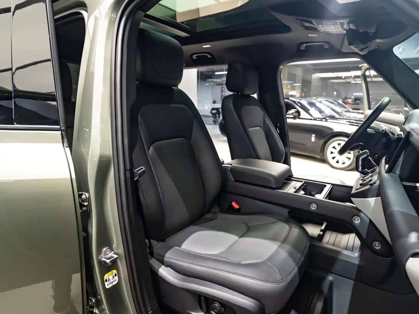 Land Rover Defender 2023 Model 110 3.0T P400 X-DYNAMIC HSE фото 7