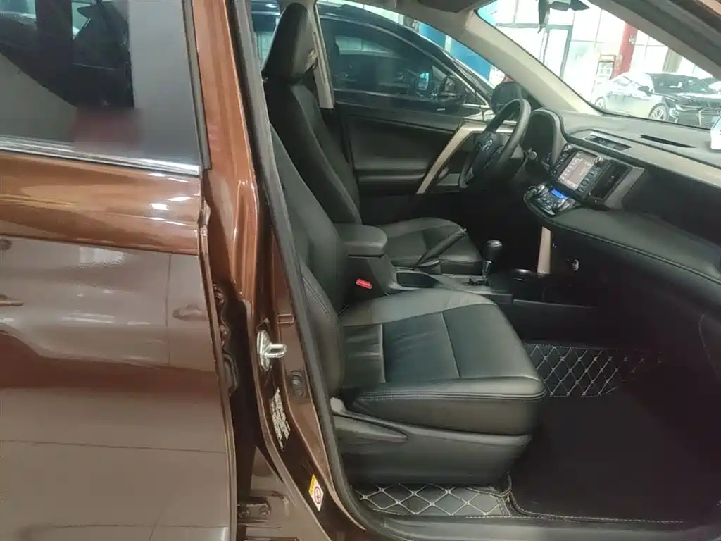 Toyota RAV4 Rongfang 2015 2.0L CVT 2WD Trend Edition фото 25