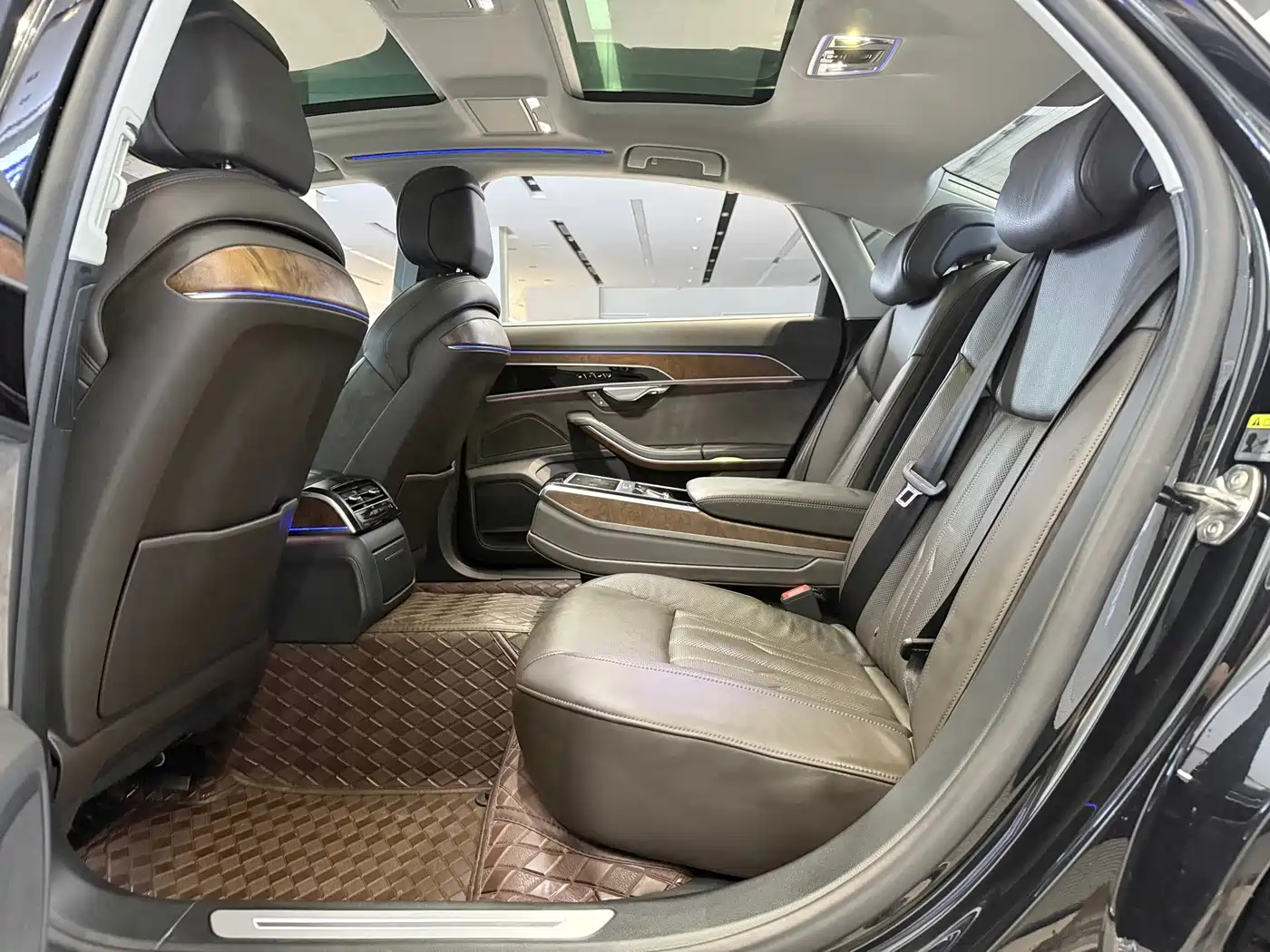Photo 12 - Audi A8