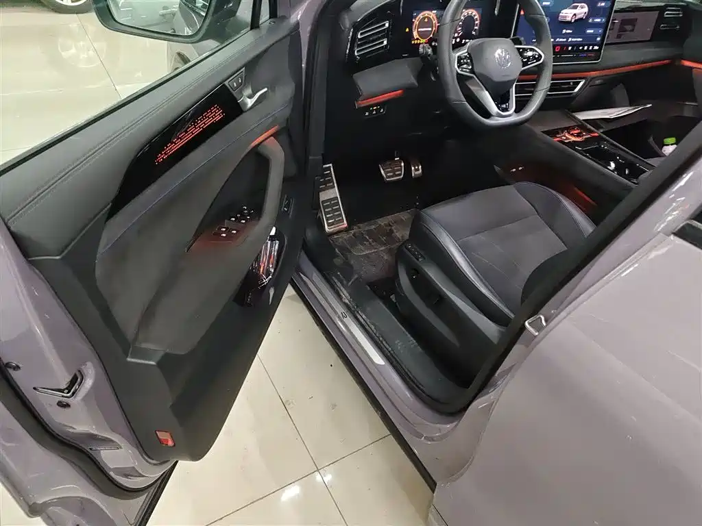 Volkswagen Tiguan L 2024 PRO 330TSI FWD R-Line Intelligent Premium Edition фото 12