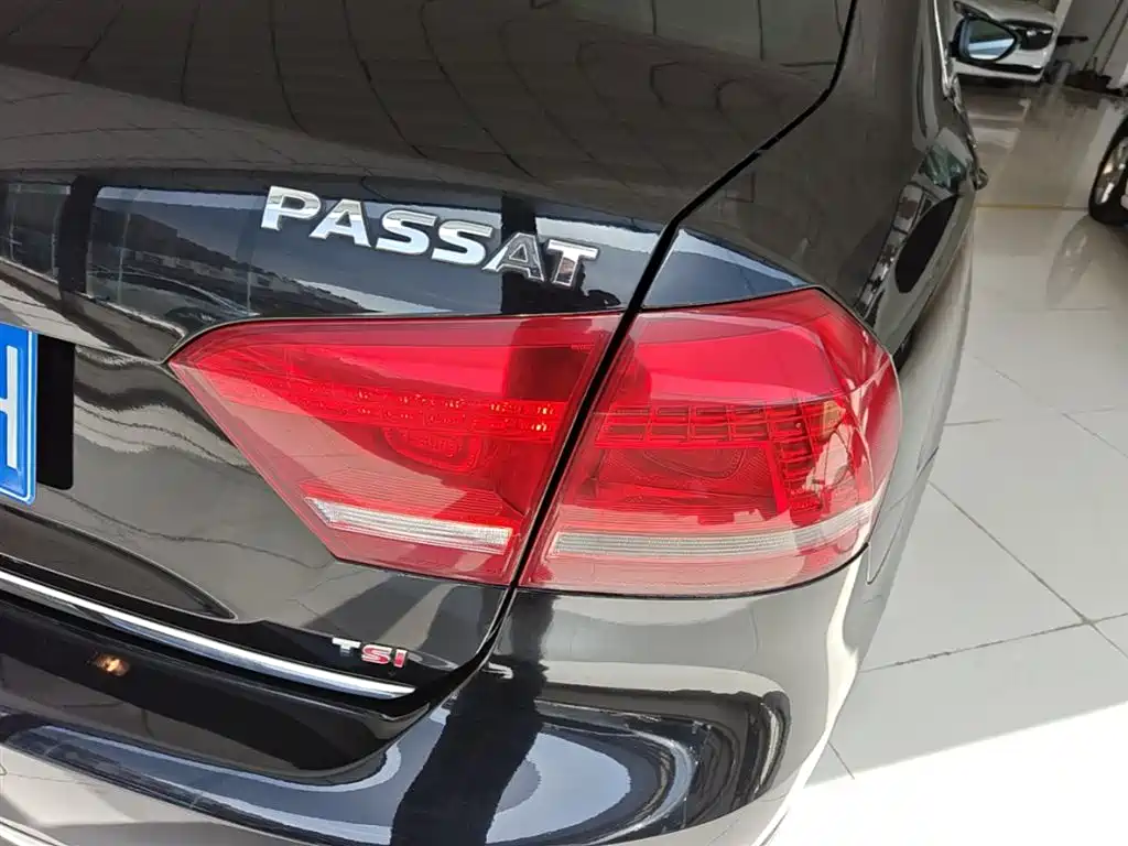 Volkswagen Passat 2015 1.8TSI DSG Prestige Edition фото 8