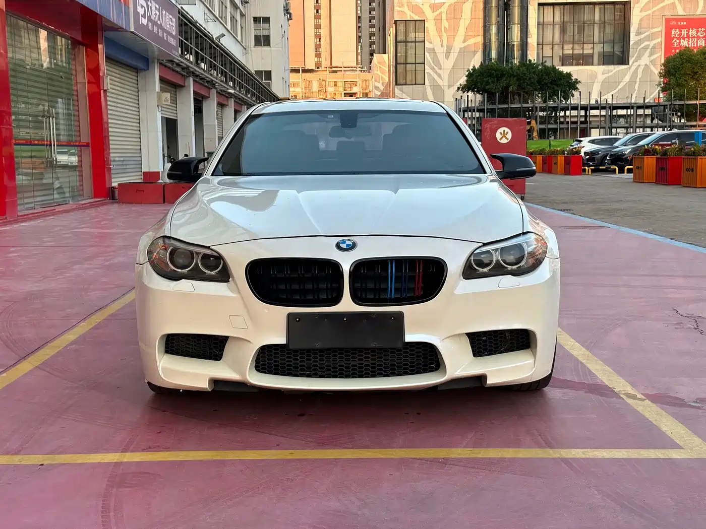 BMW 5 Series 2014 525Li Leading фото 11