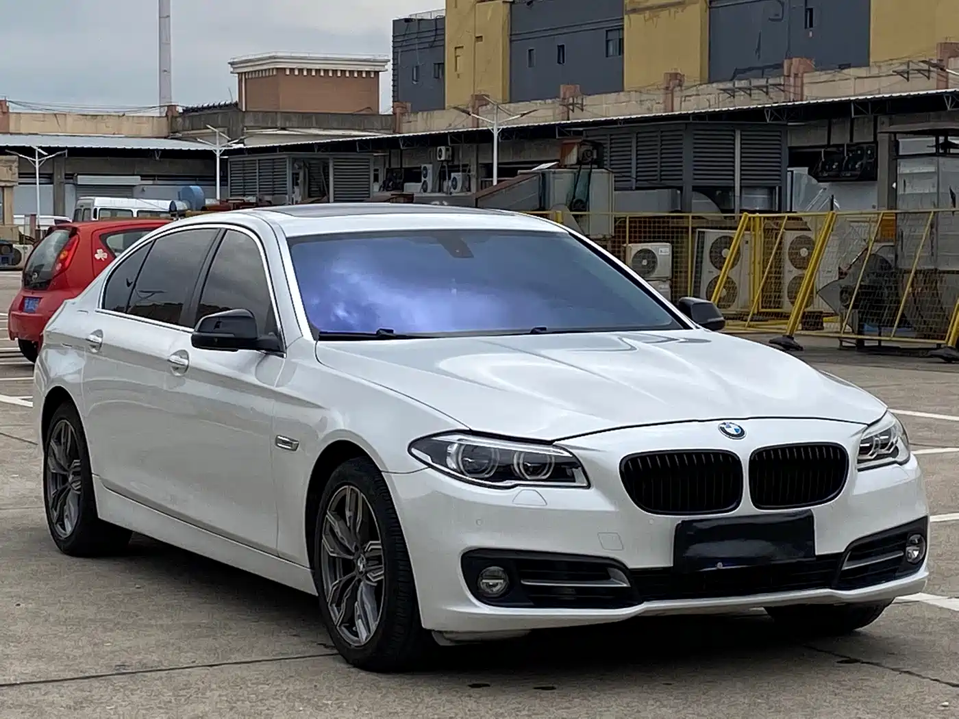 BMW 5 Series 2015 535Li Leading фото 3