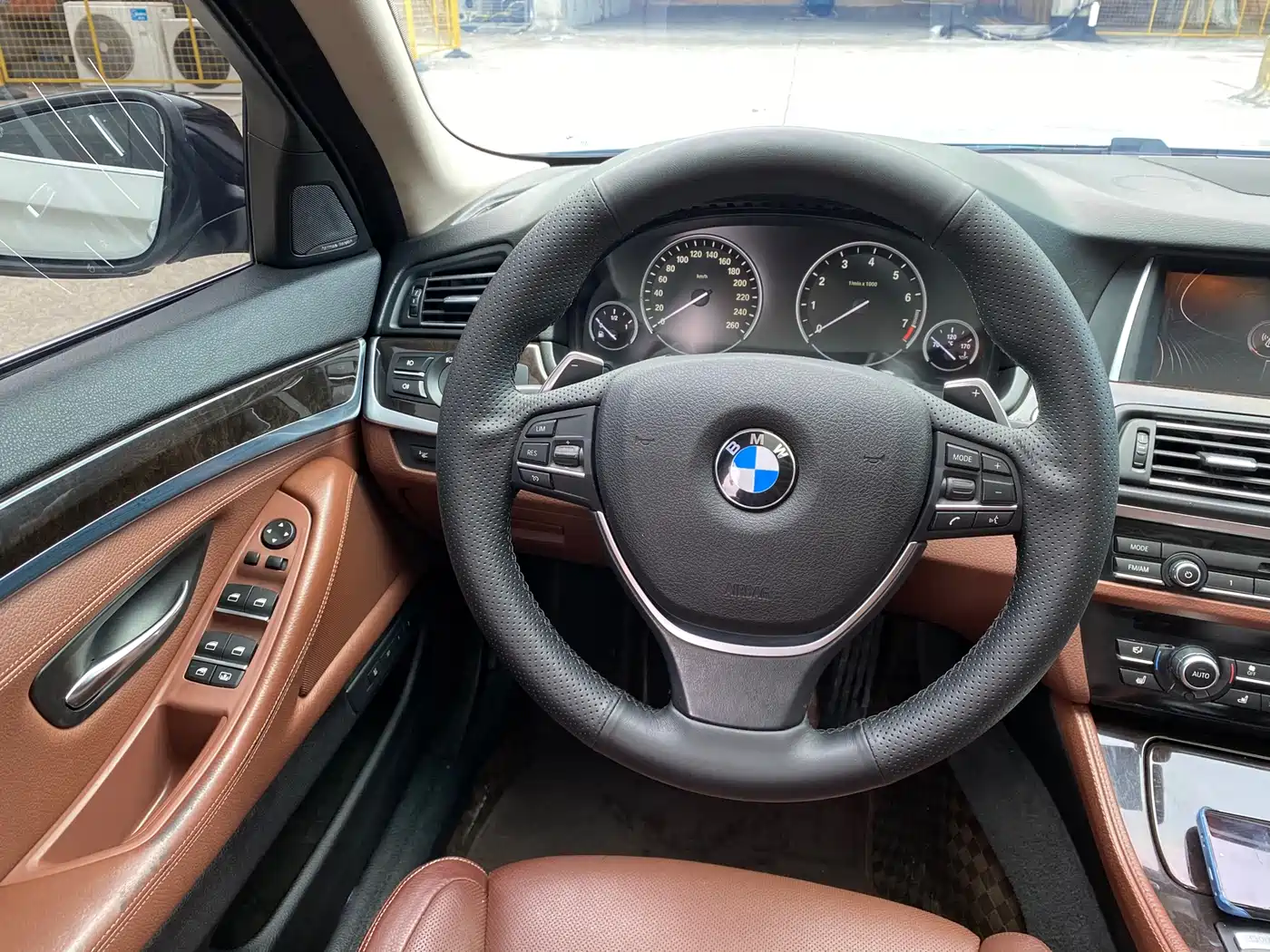 BMW 5 Series 2015 535Li Leading фото 11