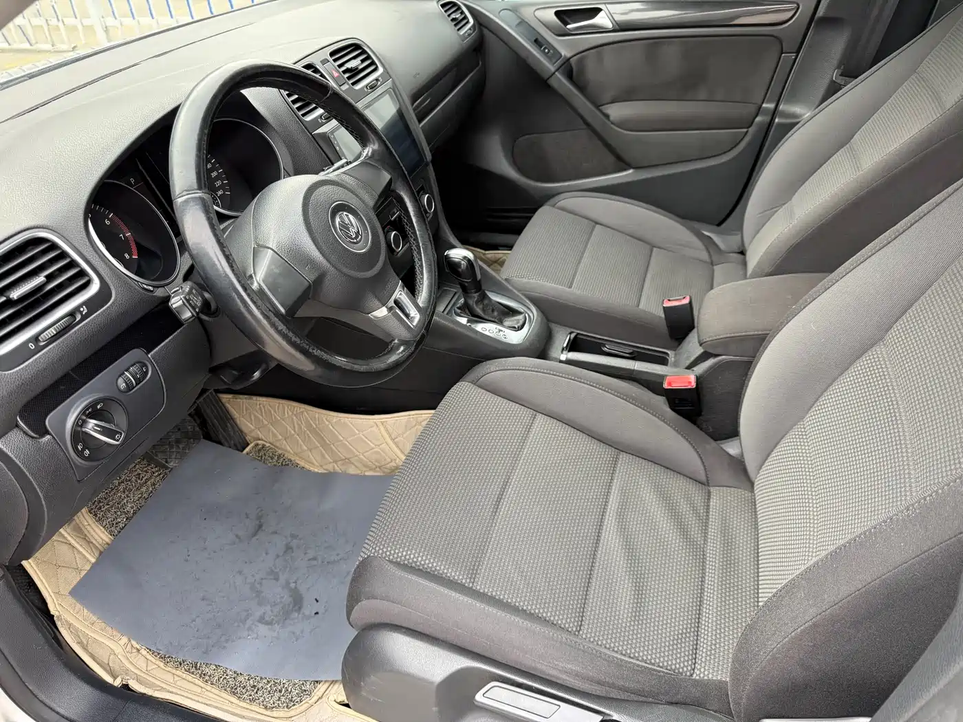 Volkswagen Golf 2012 1.6 Automatic Comfort Type фото 6