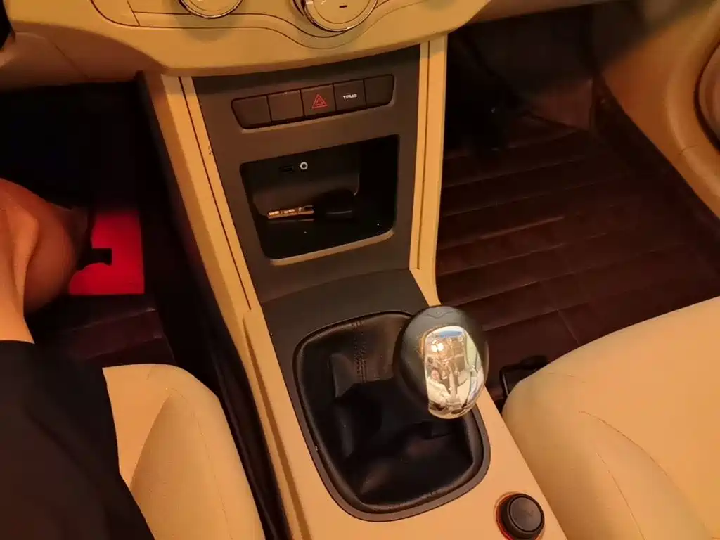 Roewe 350 2017 2015 Model 1.5L Manual Luxury Sunroof Edition