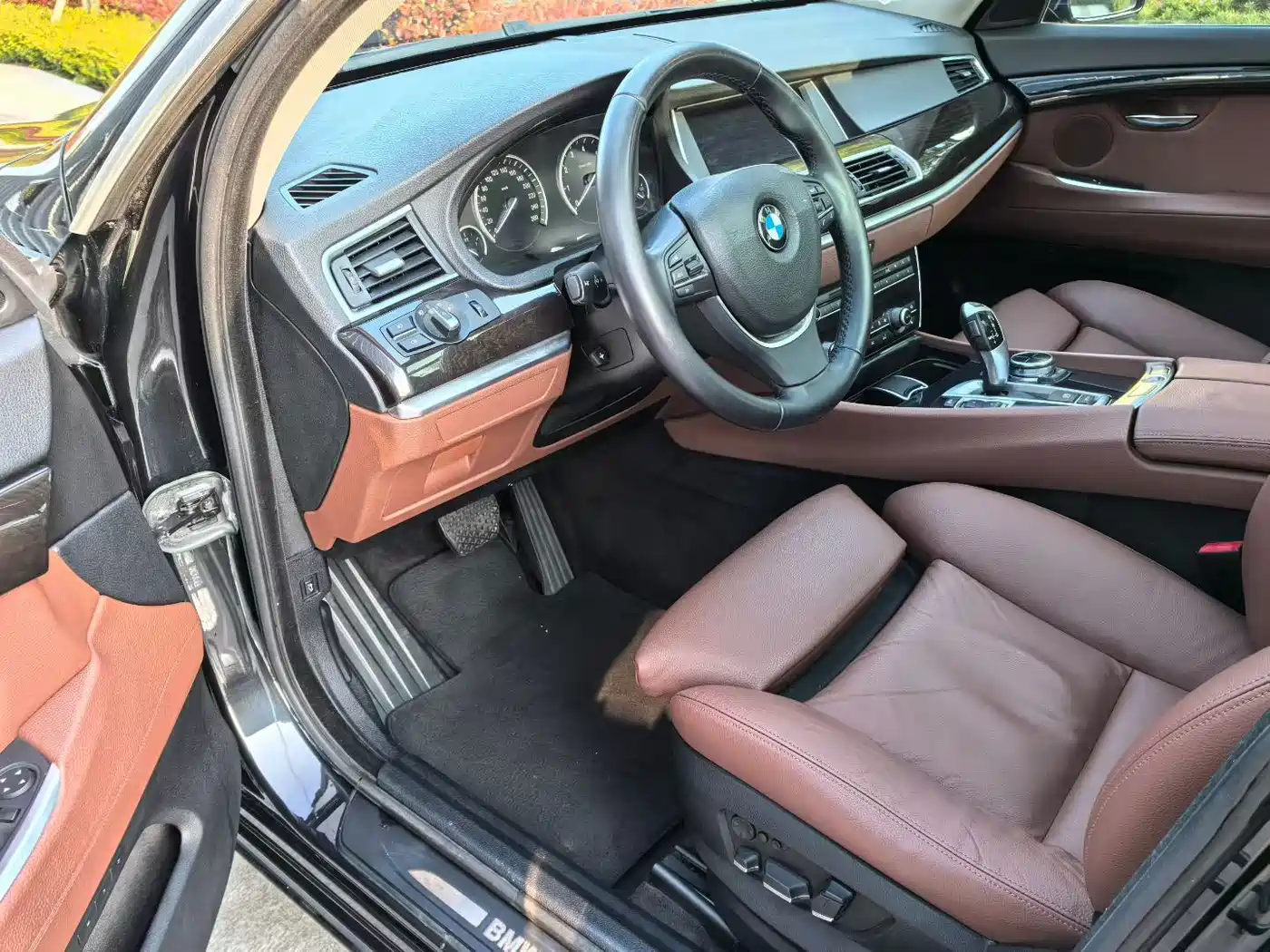 BMW 5 Series GT 2013 535i Leadership фото 3