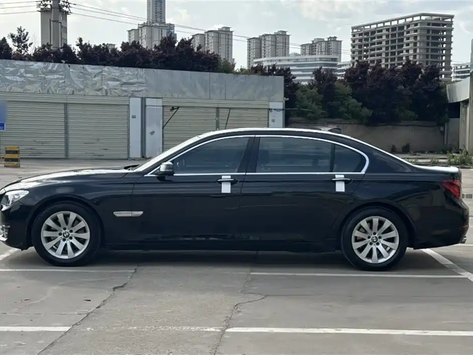 BMW 7 Series 2013 Model 730Li Luxury фото 11
