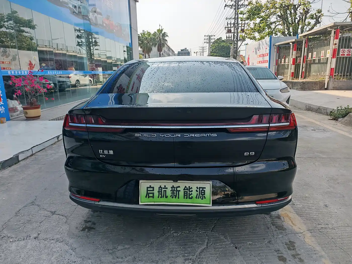 BYD E9