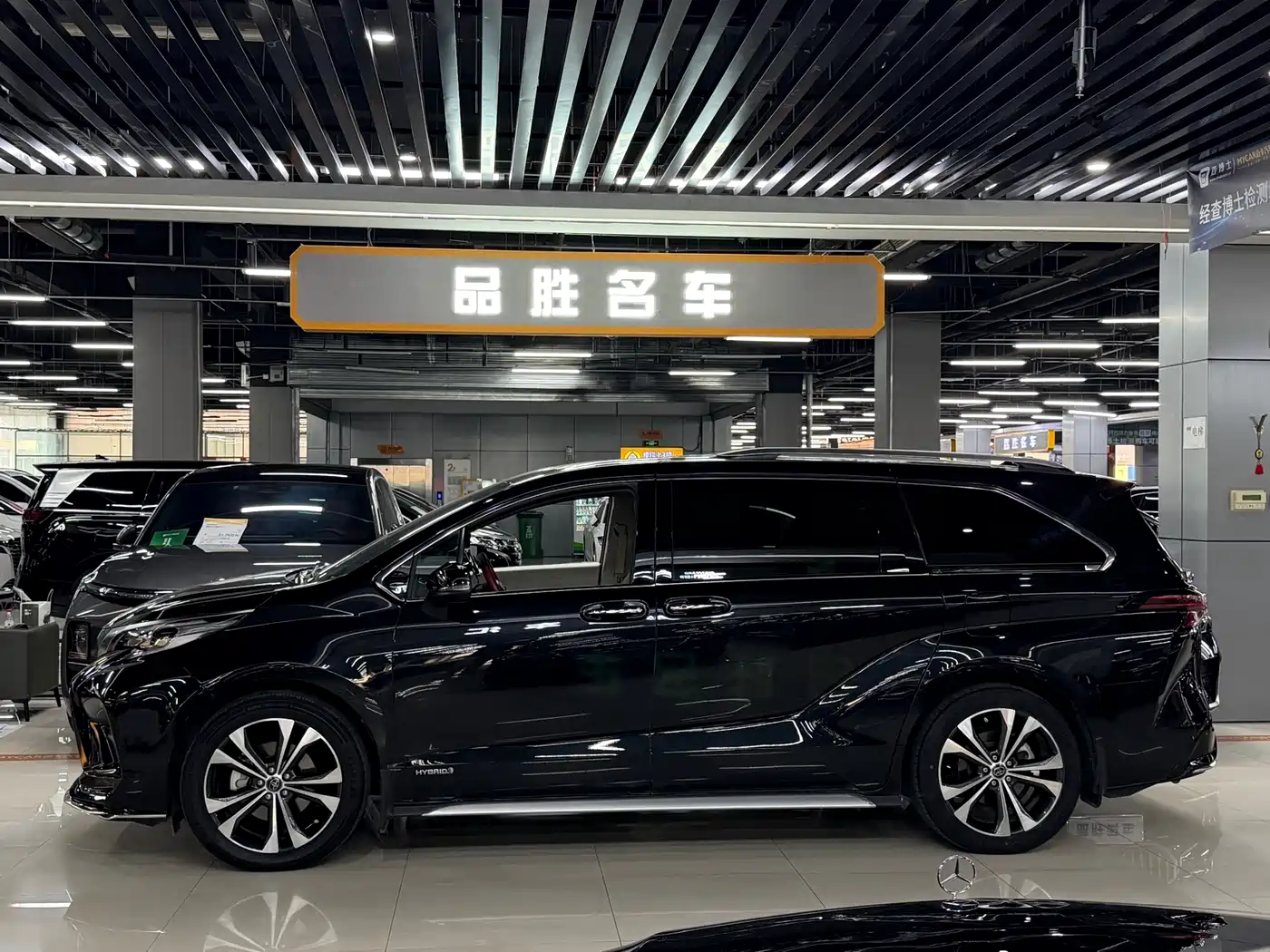 Toyota Granvia 2023 2.5L Hybrid Prestige PLUS Edition фото 3