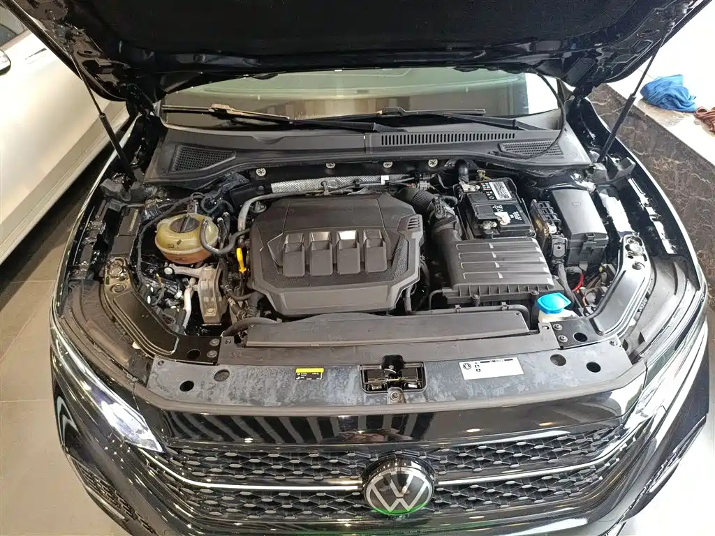 Volkswagen Passat 2023 330TSI Starlight Luxury Edition фото 16