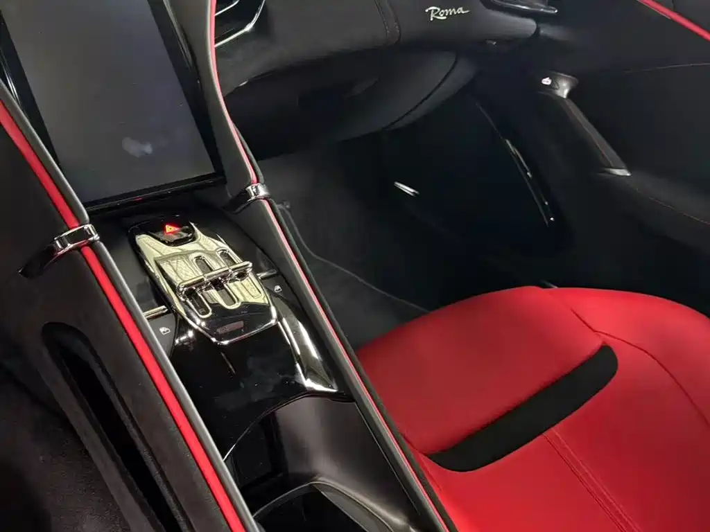 FERRARI ROMA