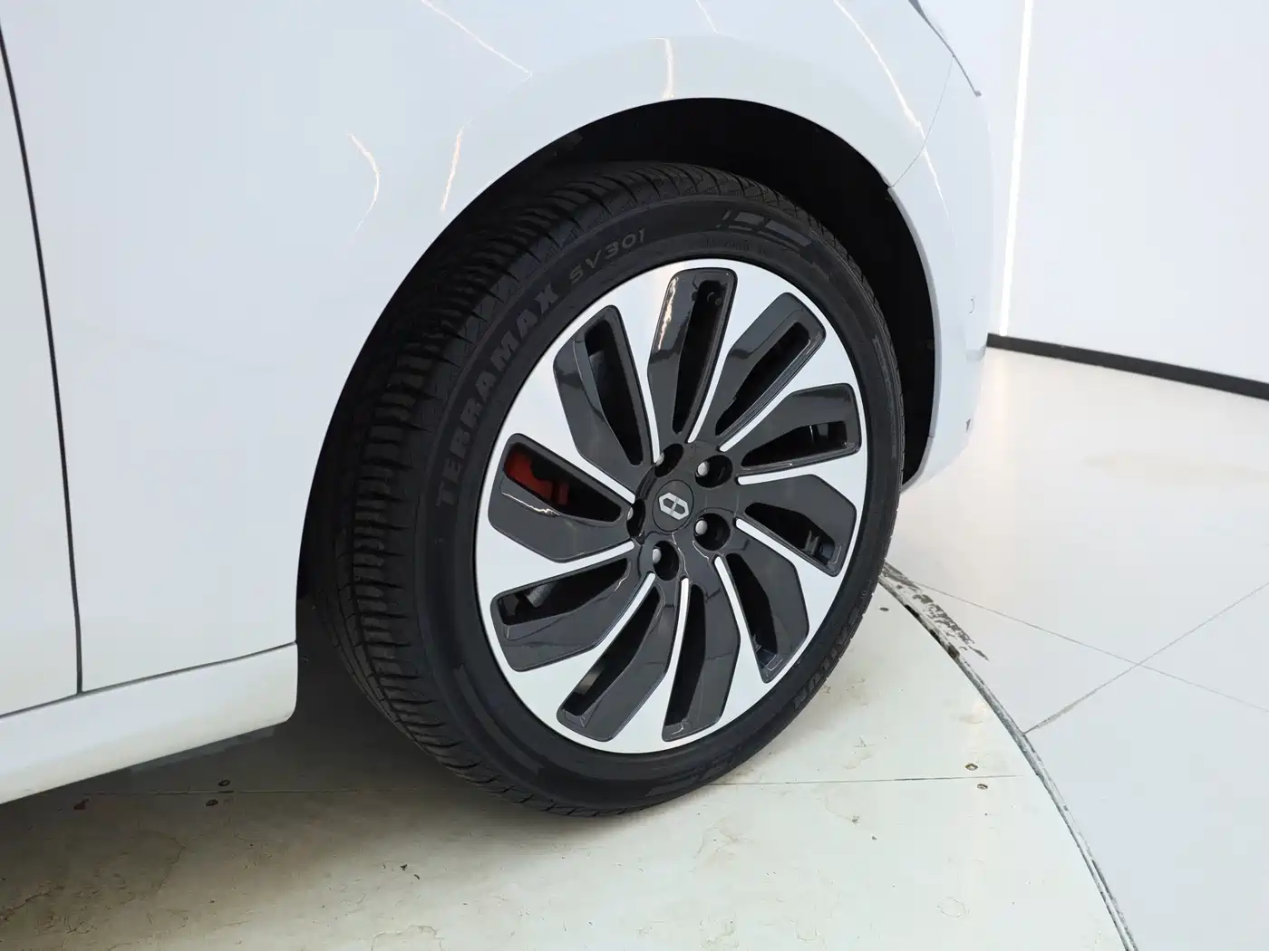 AITO Wenjie AITO M5 2022 Extended Range AWD Performance Edition фото 13