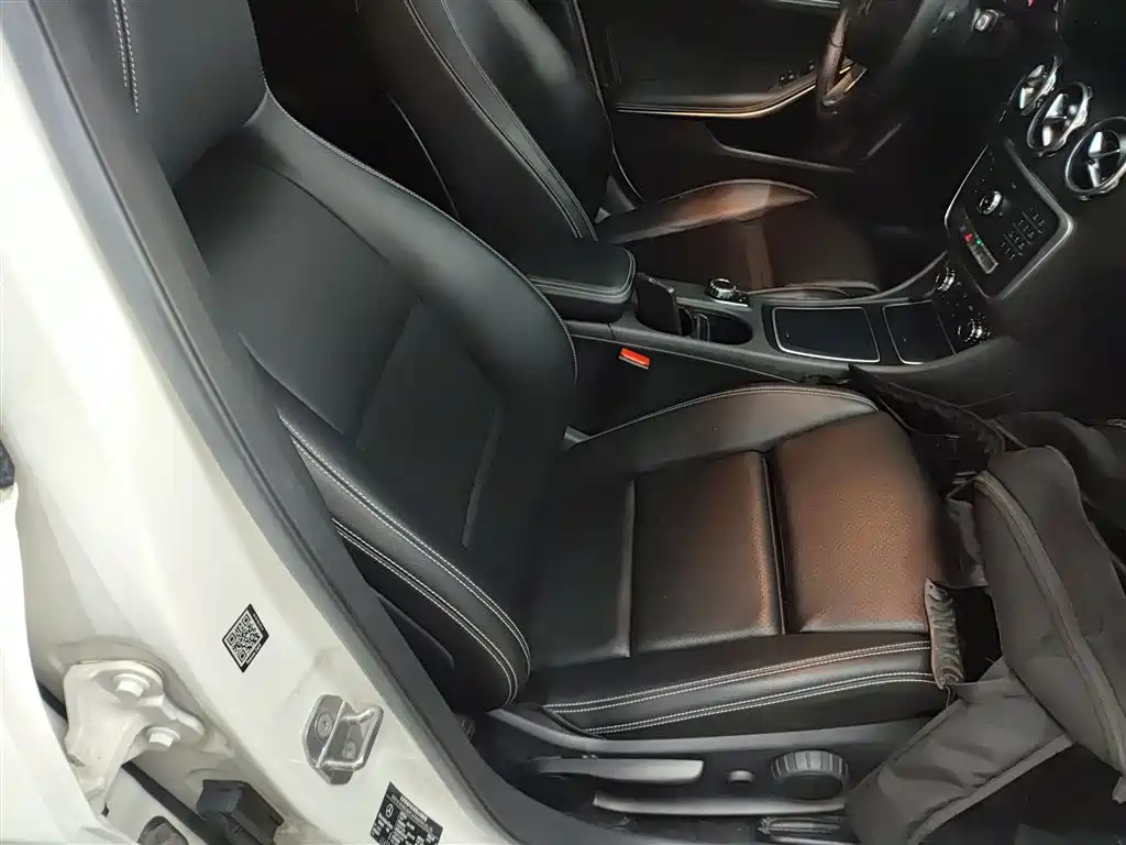 Mercedes-Benz GLA 2018 GLA 200 Dynamic фото 20