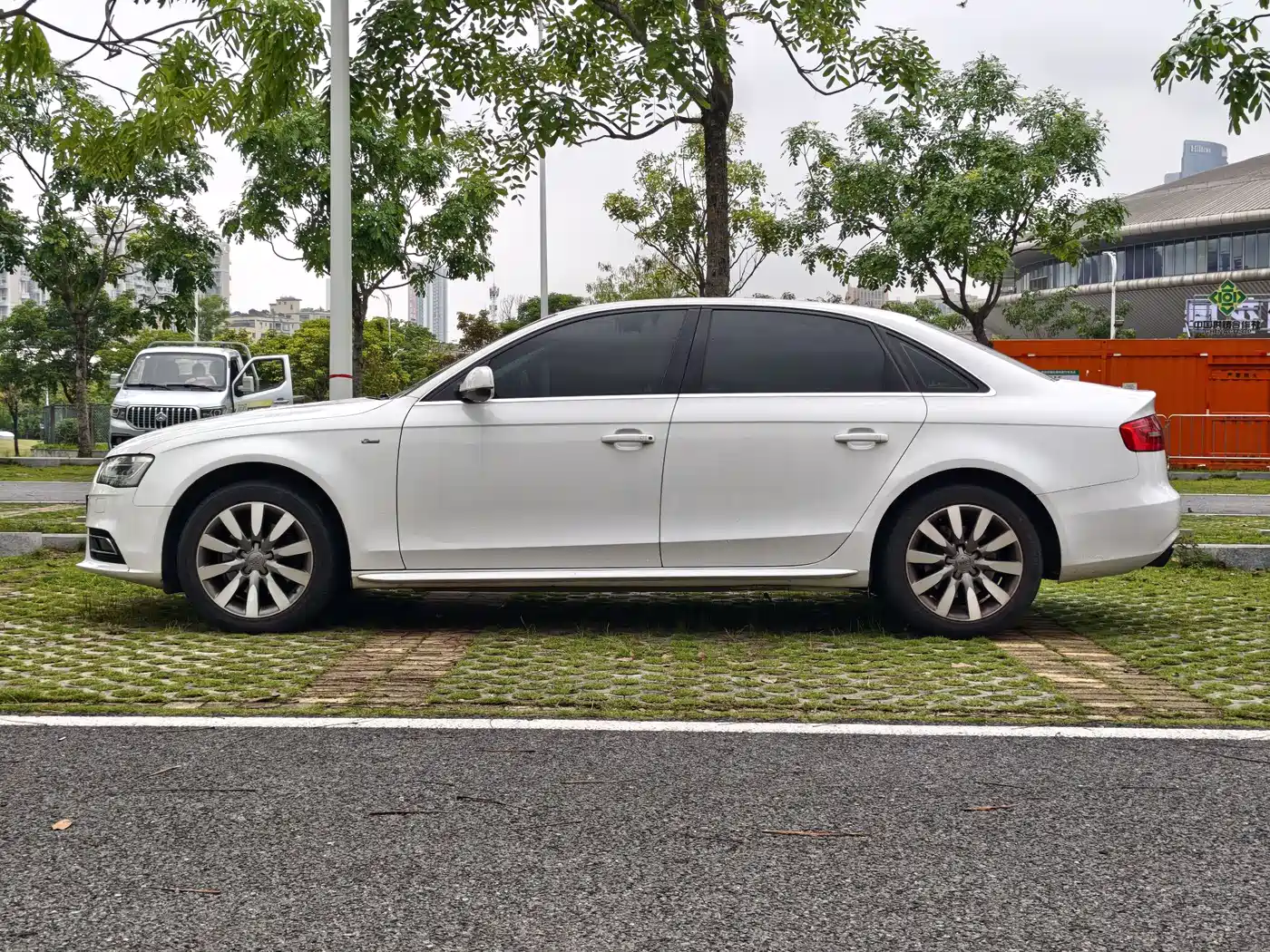 Audi A4L 2013 35 TFSI Automatic Standard фото 9