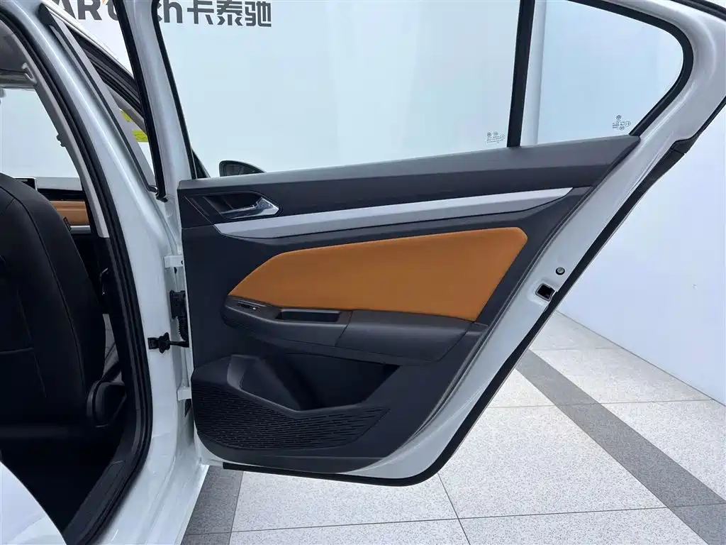 Volkswagen Bora 2025 Facelift 200TSI DSG Navigation Edition фото 29