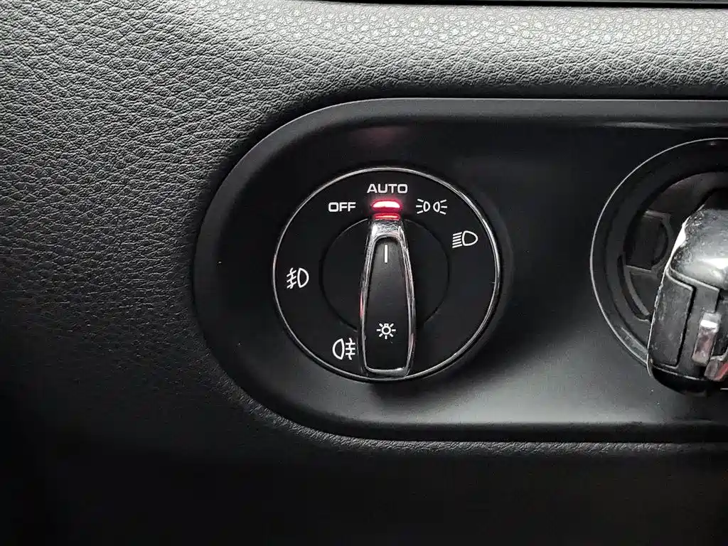 Porsche Macan 2017 Macan 2.0T фото 21
