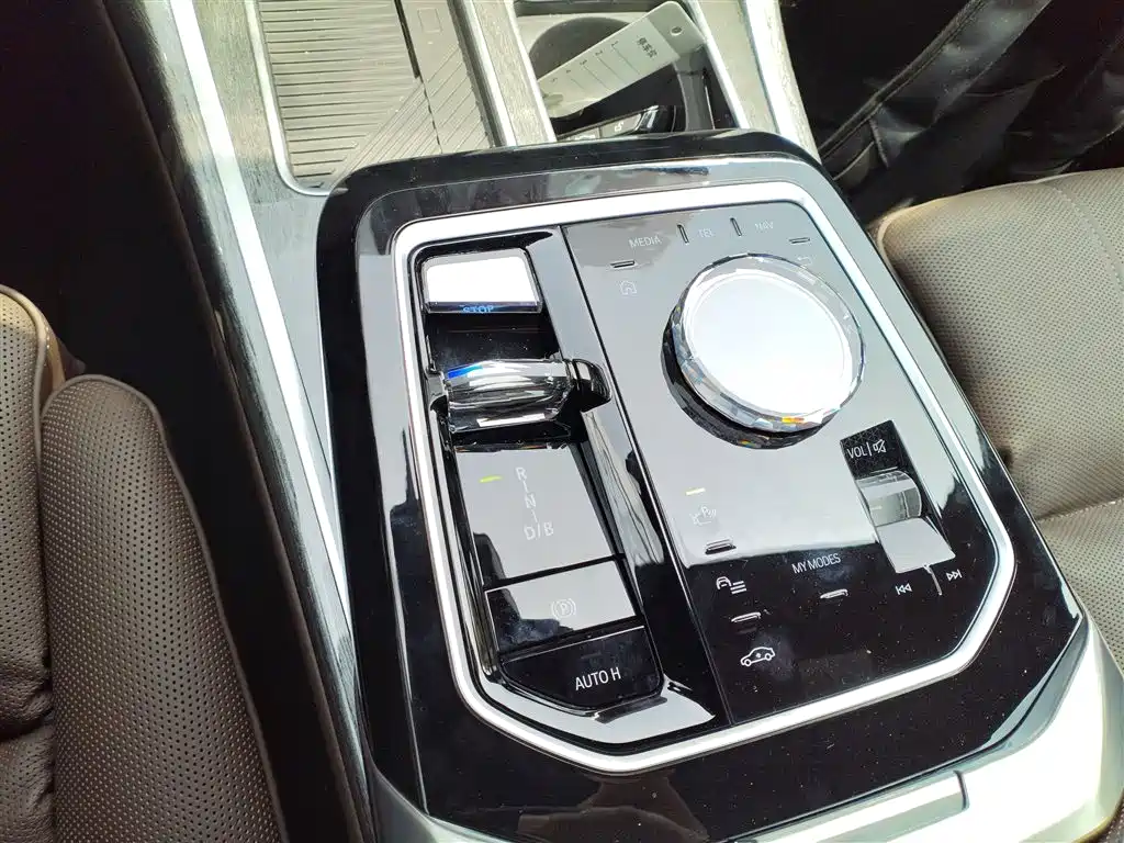 BMW i7 2023 eDrive50L Premium M Sport Package фото 10