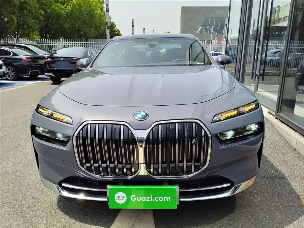 BMW i7 2023 eDrive50L Premium M Sport Package фото 3