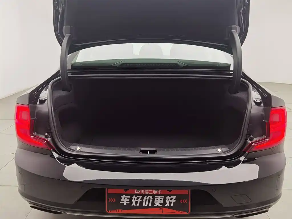 Photo 16 - Volvo S90