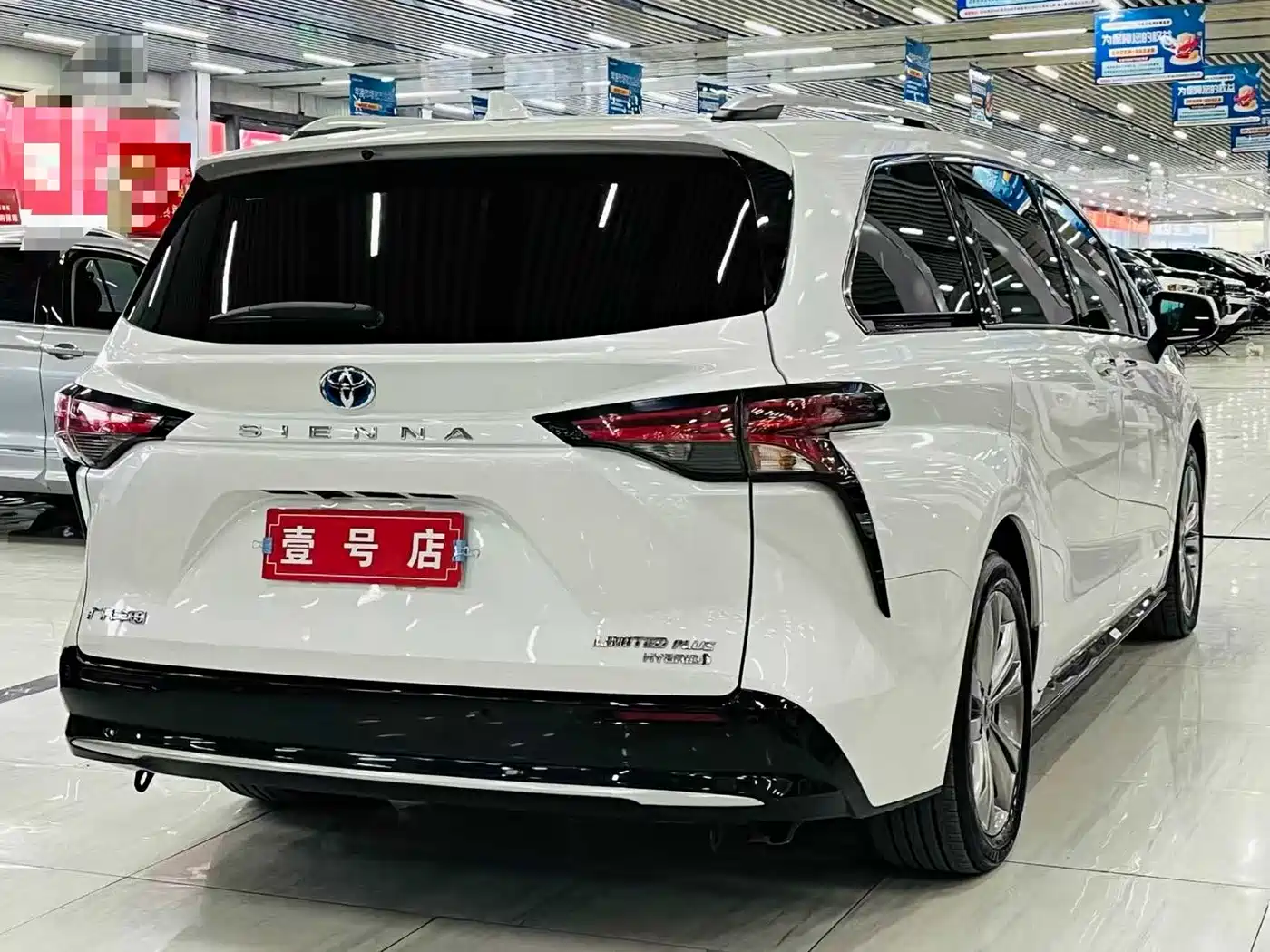 Toyota Sienna 2023 2.5L Hybrid Ultimate Edition фото 6