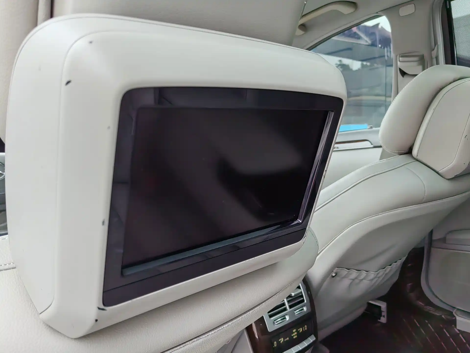 Photo 24 - Mercedes-Benz S-Class