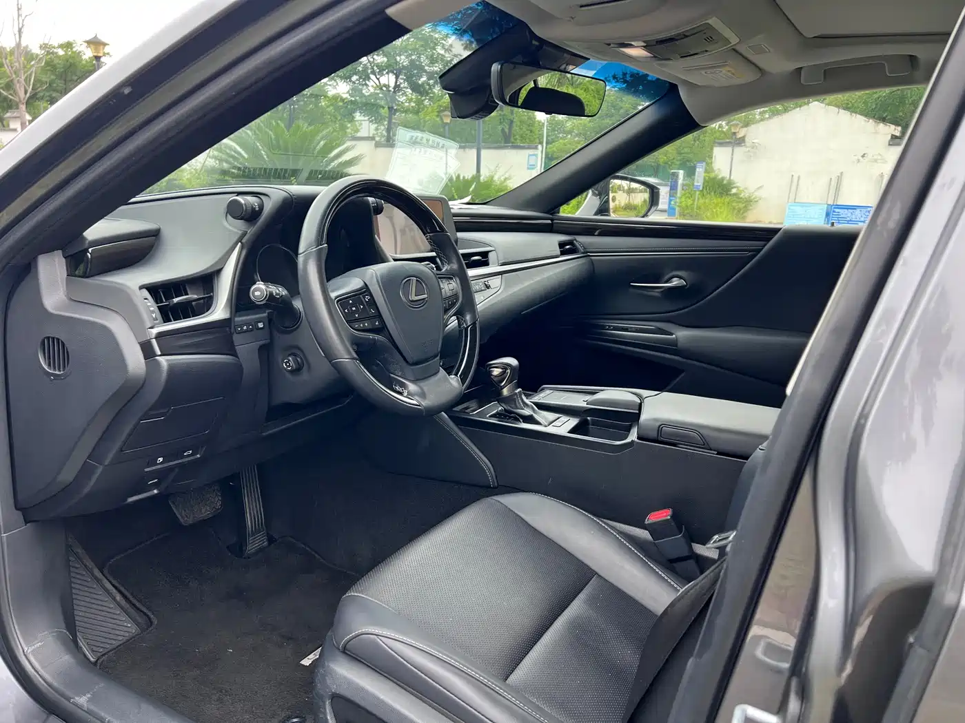 Фото 9 - Lexus ES