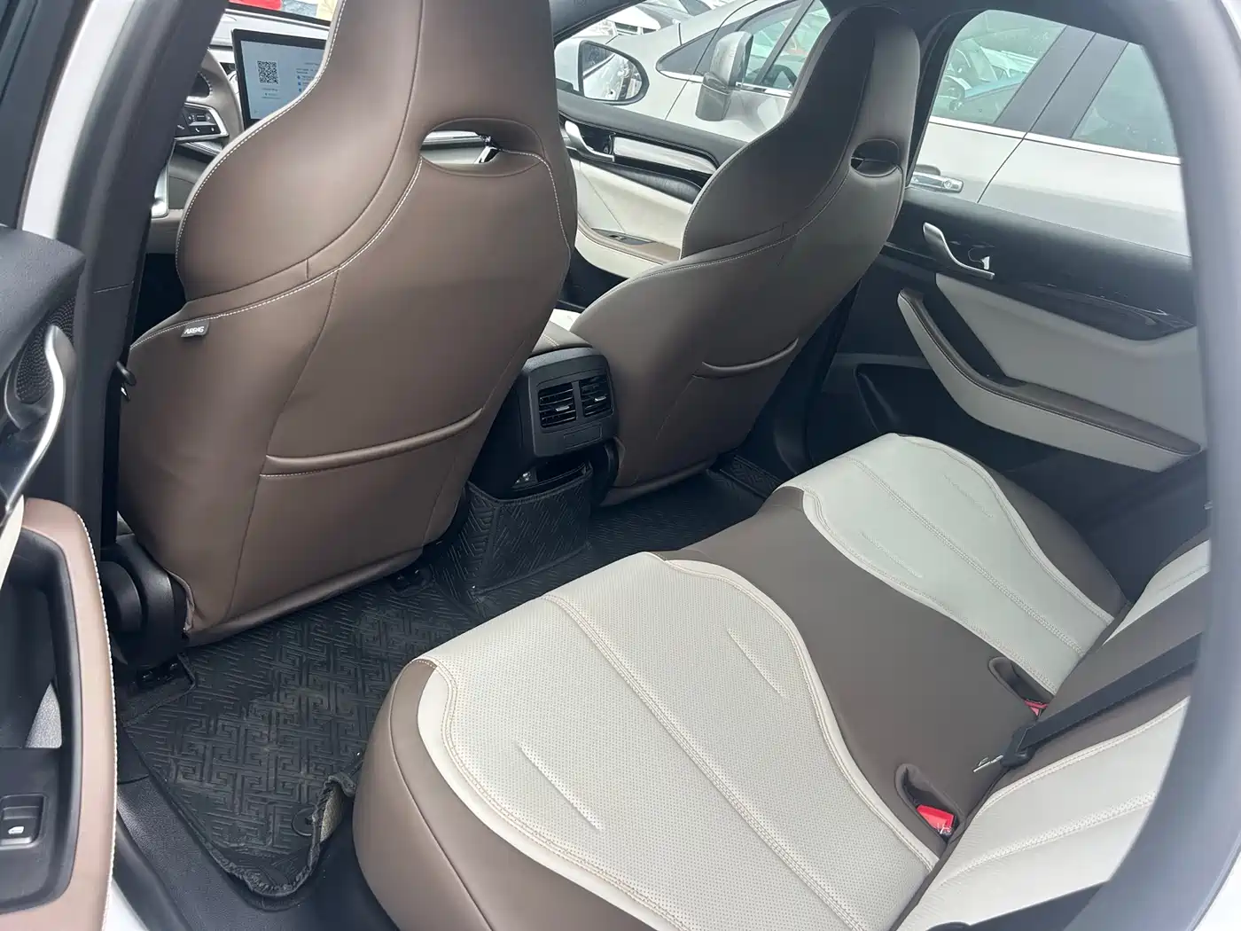 BYD Qin PLUS 2024 Glory Edition DM-i 55KM Leading фото 8