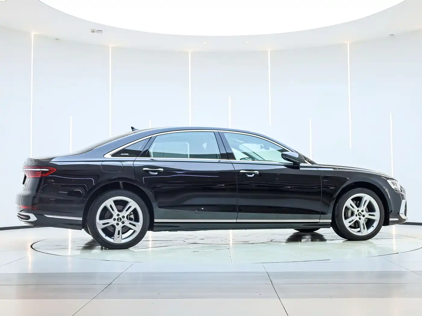 Audi A8 2023 A8L 50 TFSI quattro Exclusive фото 2
