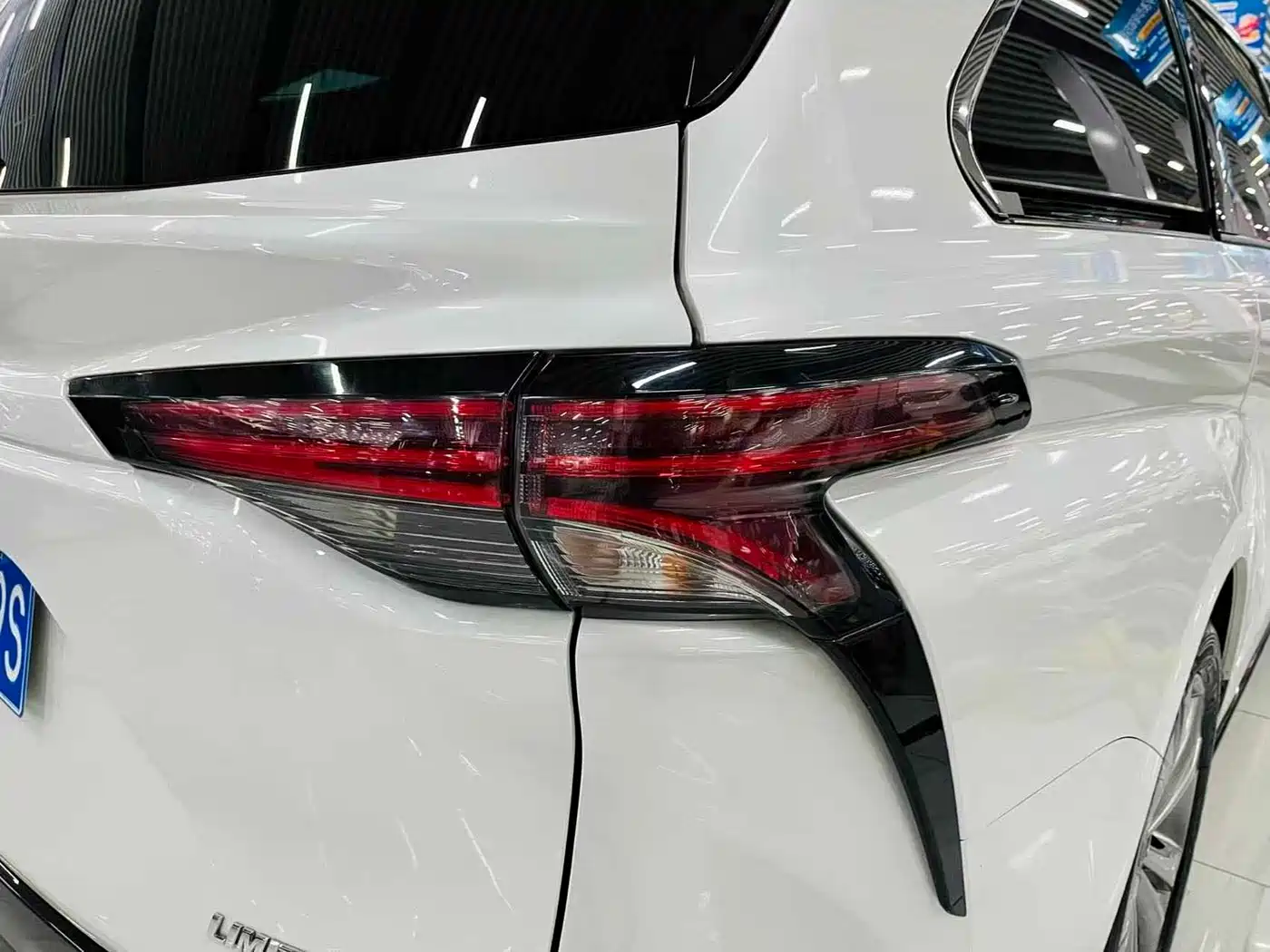 Toyota Sienna 2023 2.5L Hybrid Ultimate Edition фото 14