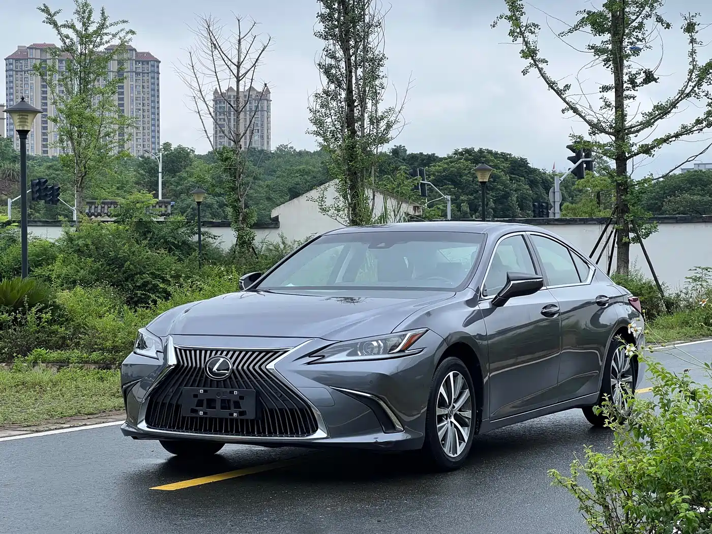 Фото 1 - Lexus ES