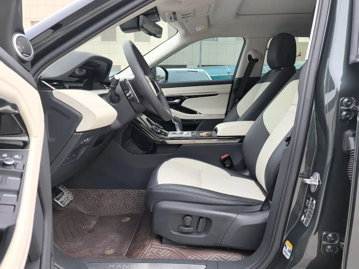 Land Rover Range Rover Evoque 2023 Range Rover Evoque L 249PS Luxury Edition фото 10