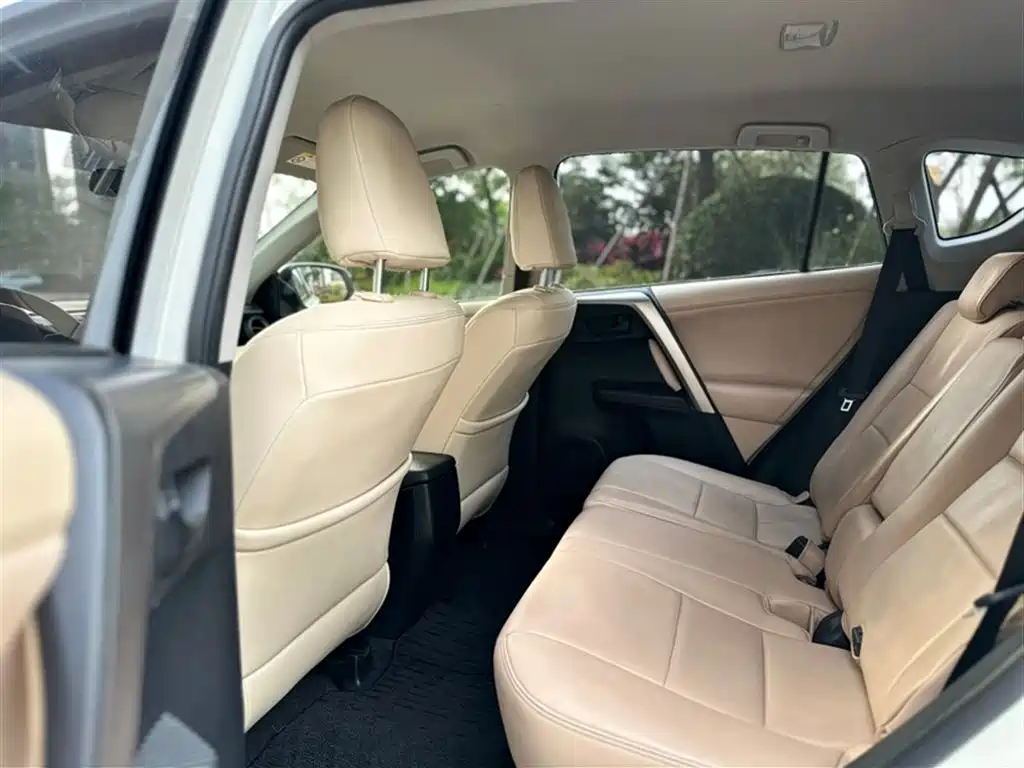Toyota RAV4 Rongfang 2015 2.0L CVT 2WD Urban Edition фото 2