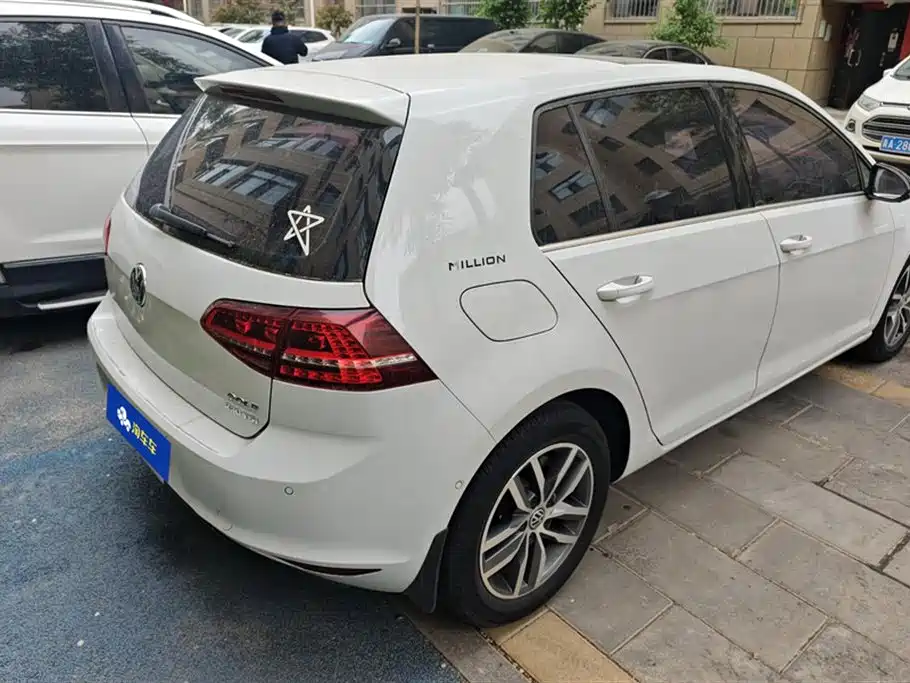 Volkswagen Golf 2017 230TSI Auto Luxury Millionth Anniversary Edition фото 3