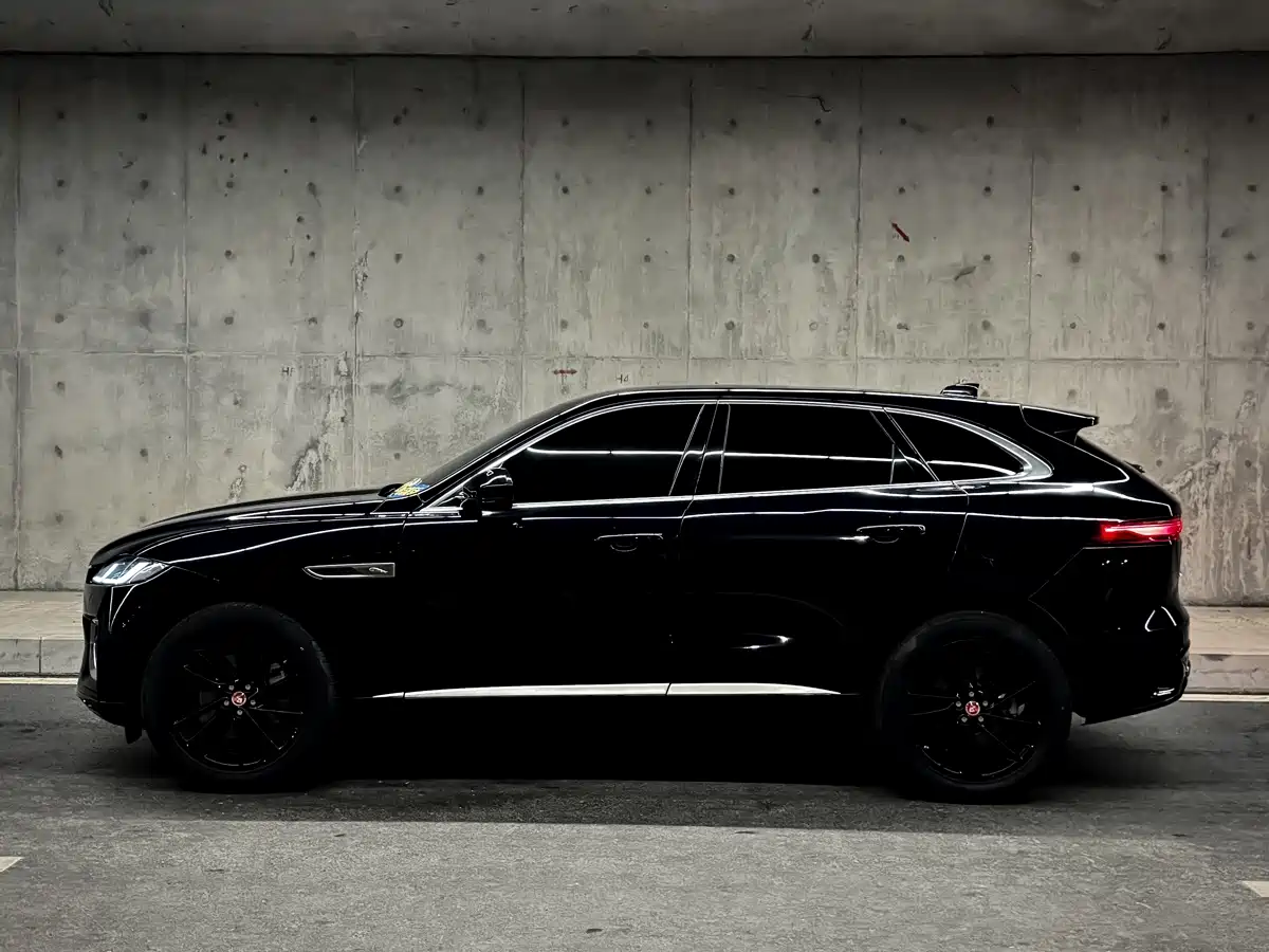 Фото 5 - Jaguar F-PACE
