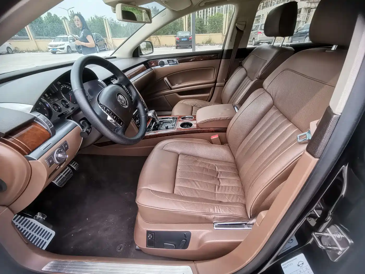 Volkswagen Phaeton 2015 Model 3.0L Exclusive Edition фото 5