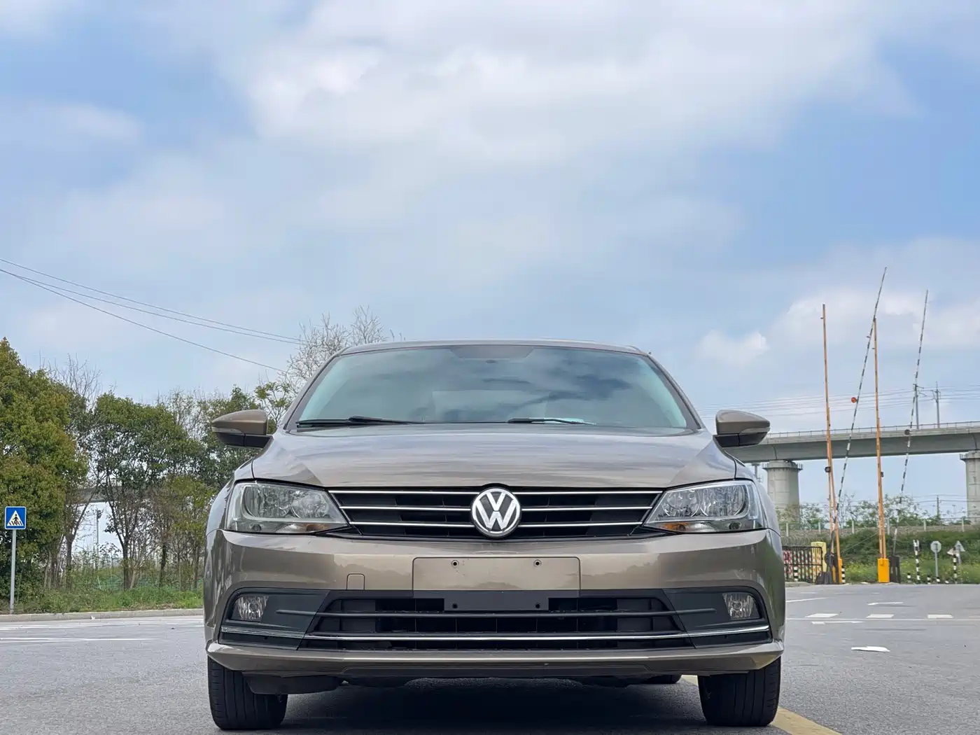 Volkswagen Sagitar 2015 1.6L Automatic Comfort фото 2