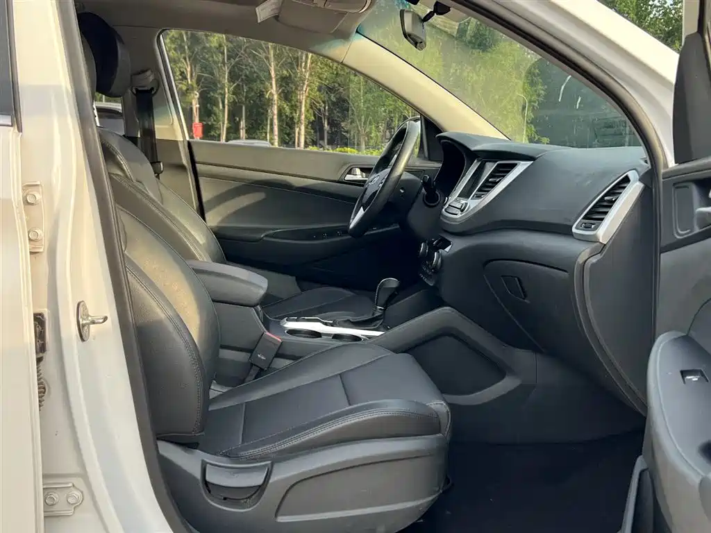 Hyundai Tucson 2018 1.6T DCT 2WD 15th Anniversary Special Edition фото 14
