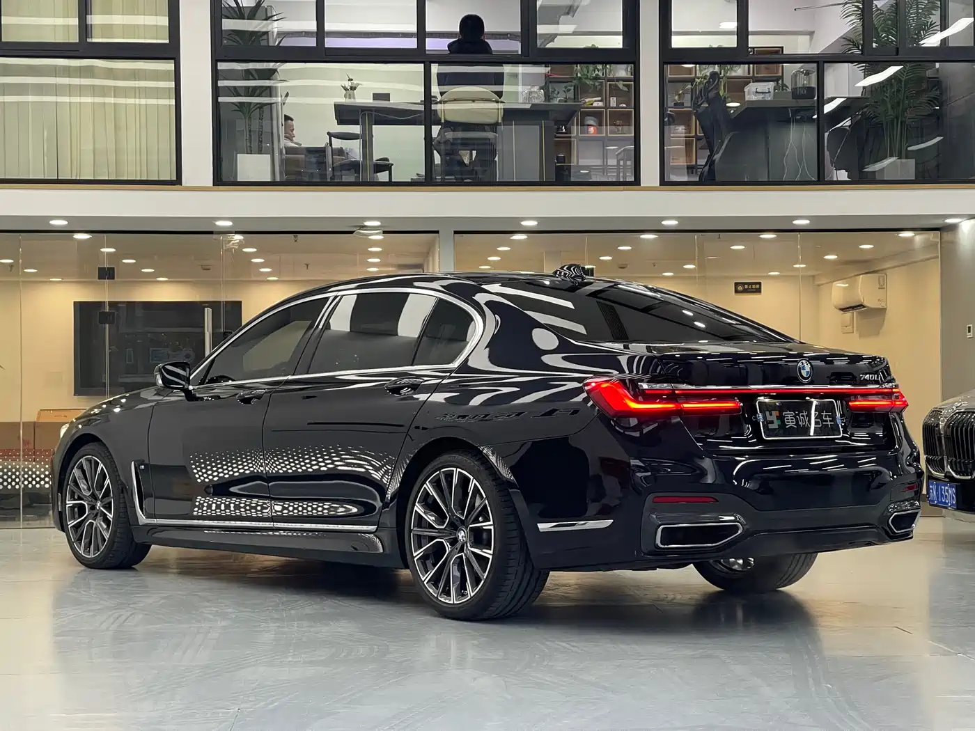 BMW 7 Series 2021 Model 740Li Leading M Sport Package фото 7