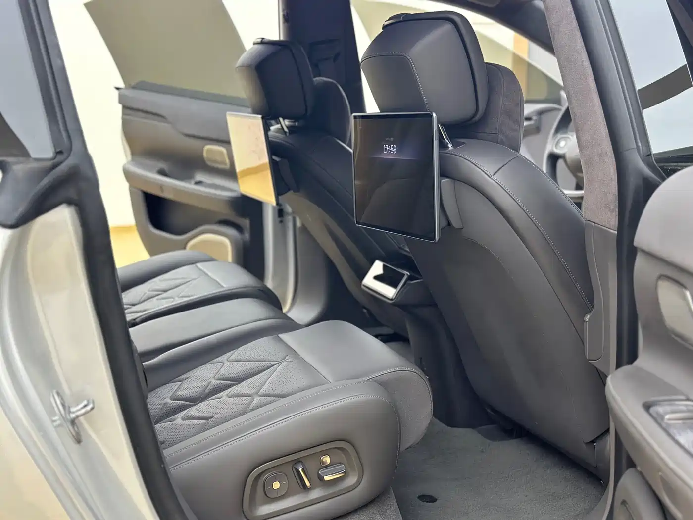 NIO ET7 2024 2024 75kWh Executive Signature Edition