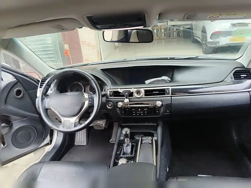 Фото 11 - Lexus GS