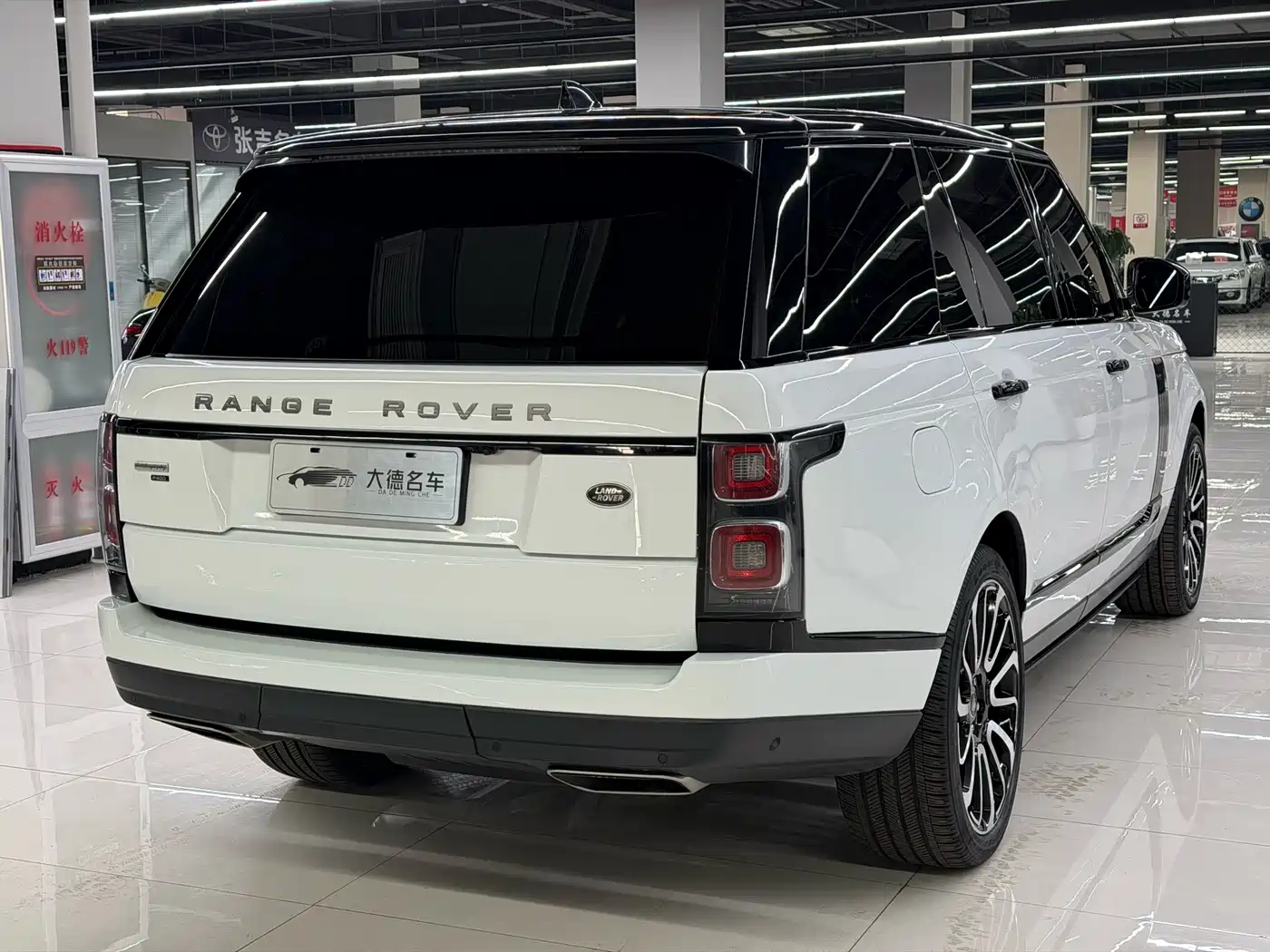 Land Rover Range Rover 2022 3.0 L6 400PS Prestige Genesis Extended Edition фото 5