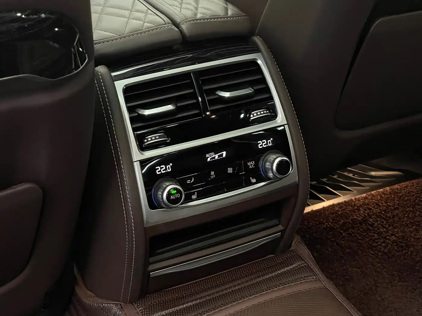 BMW 7 Series 2021 Model 740Li Leading M Sport Package фото 17