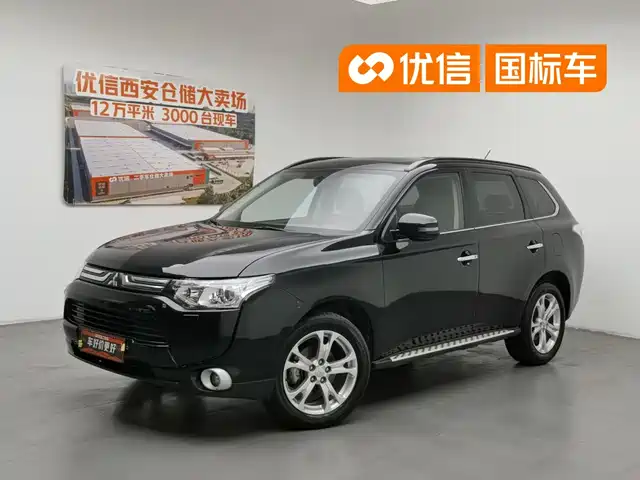 Mitsubishi Outlander (Import) 2013 2.4L 4WD Luxury Navigation 7-seater