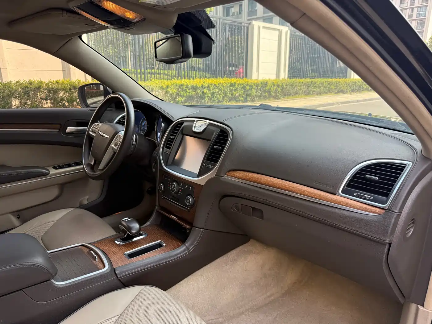 Chrysler 300C (Import) 2013 2013 3.6L Premium Edition