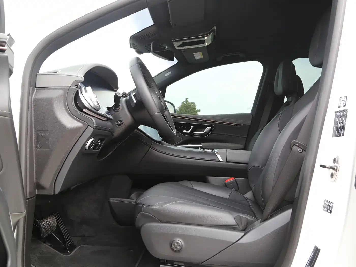 Mercedes-Benz EQS SUV 2023 450+ фото 17