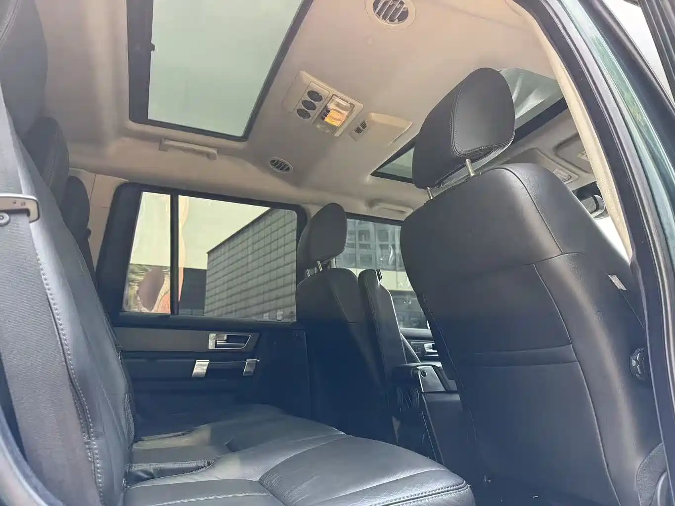 Land Rover Discovery 2013 3.0 SDV6 Black Premium Limited Edition фото 11